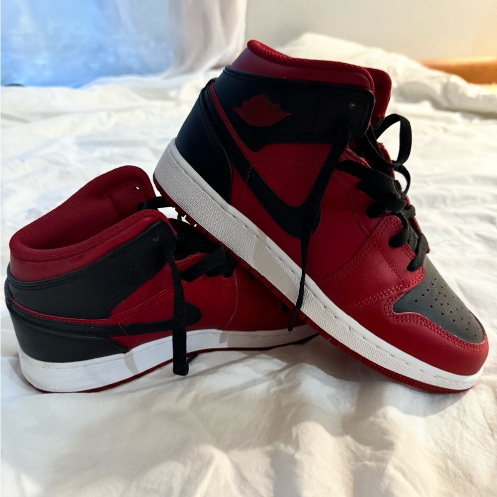 Air Jordan High Top size 6Y/7.5W